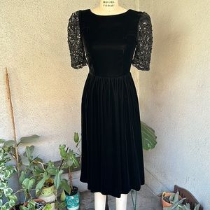 VINTAGE | Black Evening Velvet Dress